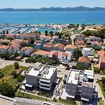 Wing 77 By Belmont Realty Lägenhet