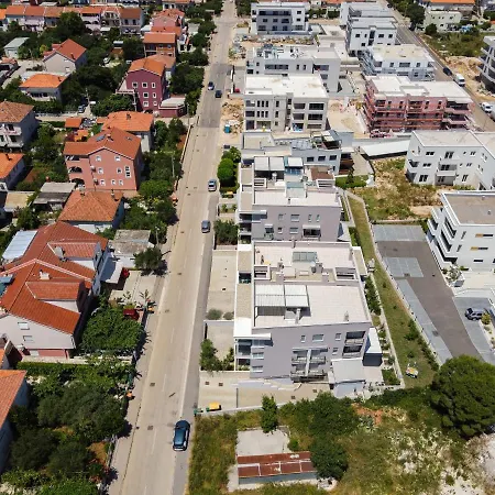 아파트 Wing 77 By Belmont Realty *