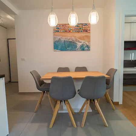 아파트 Wing 77 By Belmont Realty
