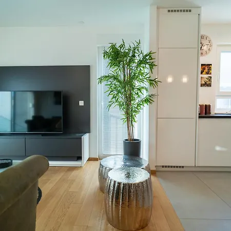 Wing 77 By Belmont Realty 아파트 자다르