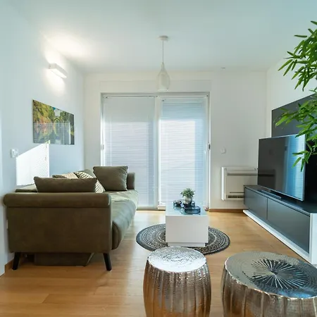 Wing 77 By Belmont Realty Апартаменты