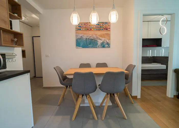 아파트 Wing 77 By Belmont Realty