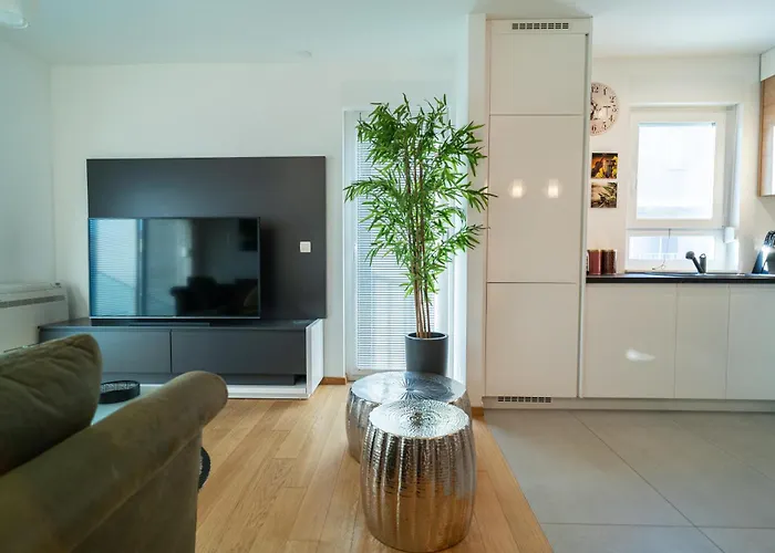 Wing 77 By Belmont Realty 아파트 자다르