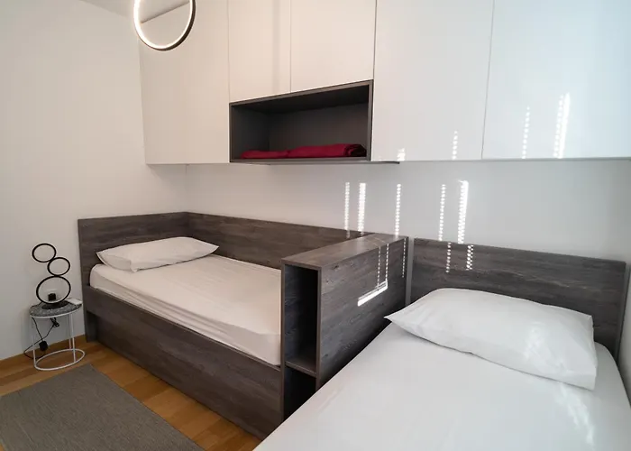 Wing 77 By Belmont Realty * 자다르