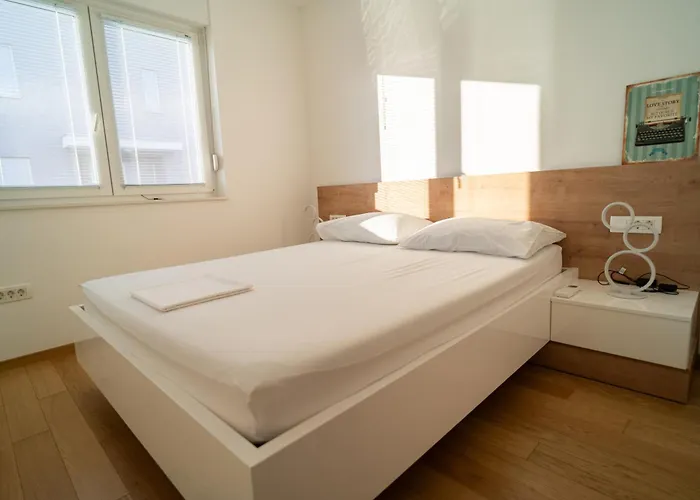 Wing 77 By Belmont Realty Appartement